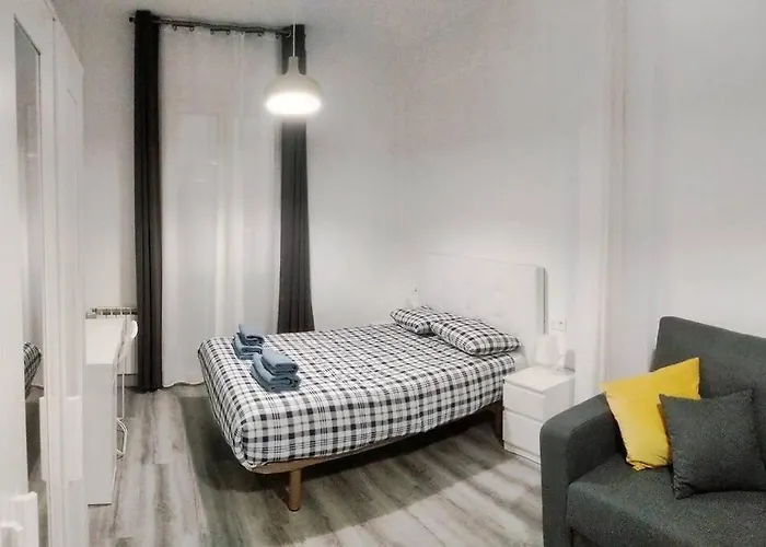 Coqueto Con Garaje Al Lado De La Playa *